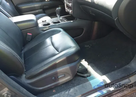 2014 Nissan Pathfinder Sl z USA, uszkodzony, nr VIN 5N1AR2MMXEC639152